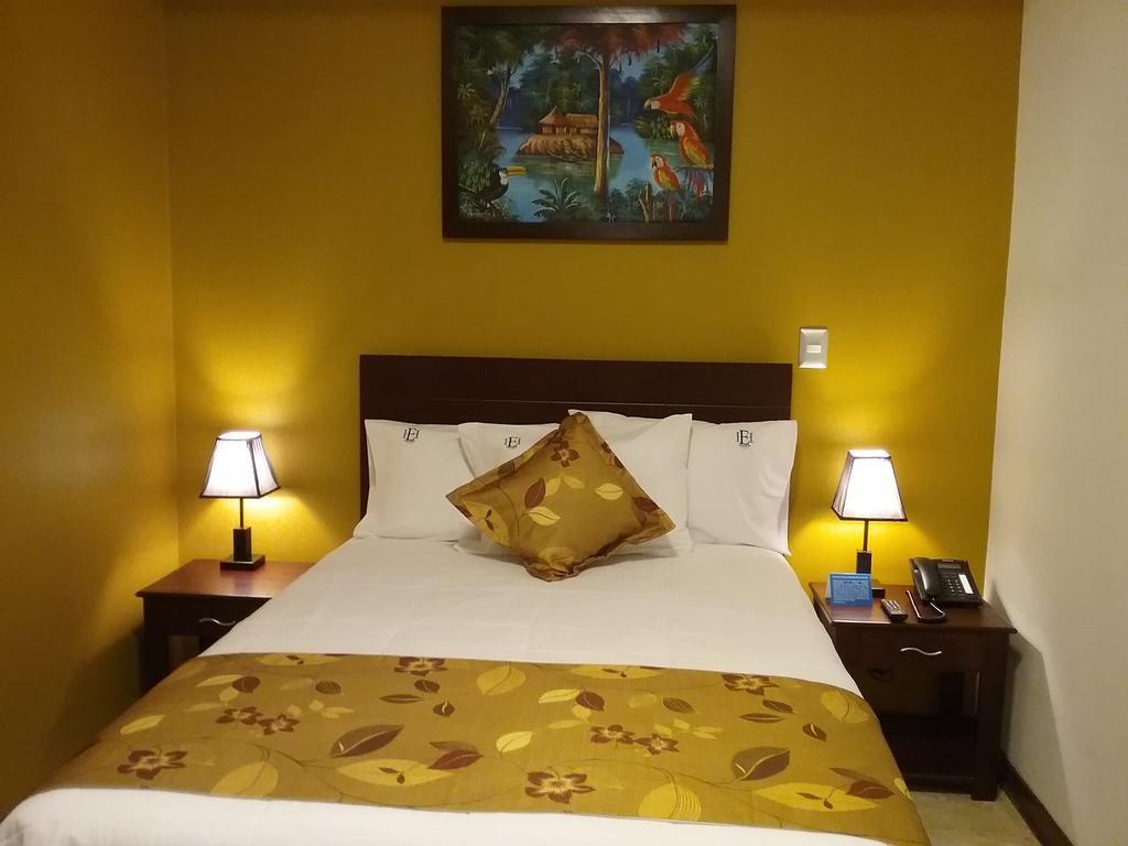 Hotel Europa Iquitos Buitenkant foto