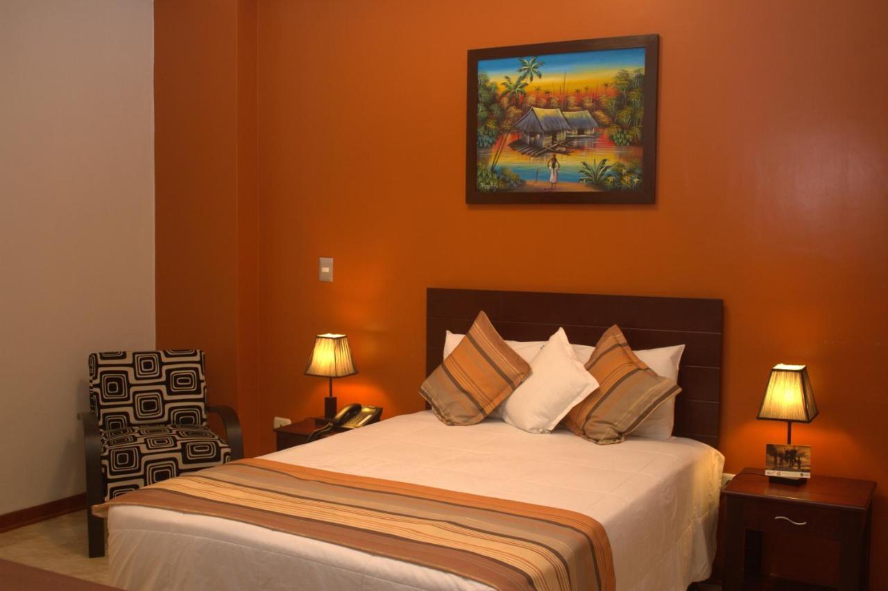 Hotel Europa Iquitos Buitenkant foto