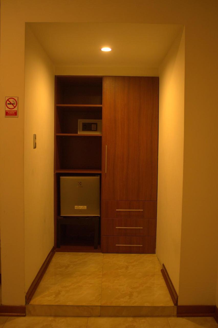 Hotel Europa Iquitos Buitenkant foto