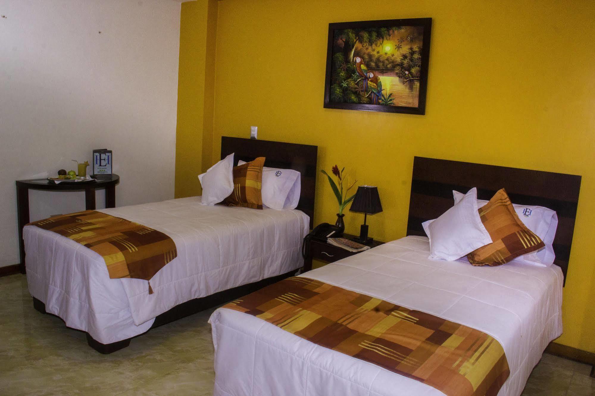 Hotel Europa Iquitos Buitenkant foto