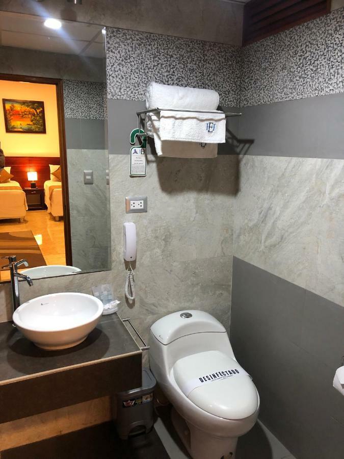 Hotel Europa Iquitos Buitenkant foto