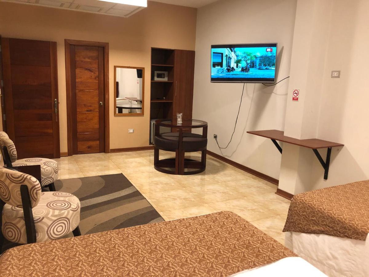 Hotel Europa Iquitos Buitenkant foto
